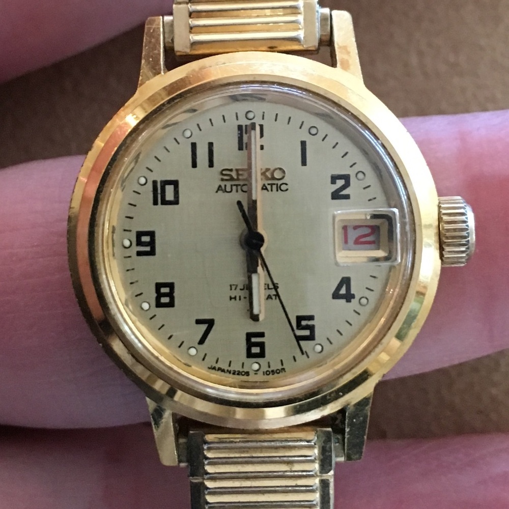 1980s Seiko 17 jewel day watch with original stretch band. Works!
